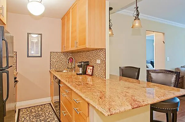 Sold by R New York | media 6