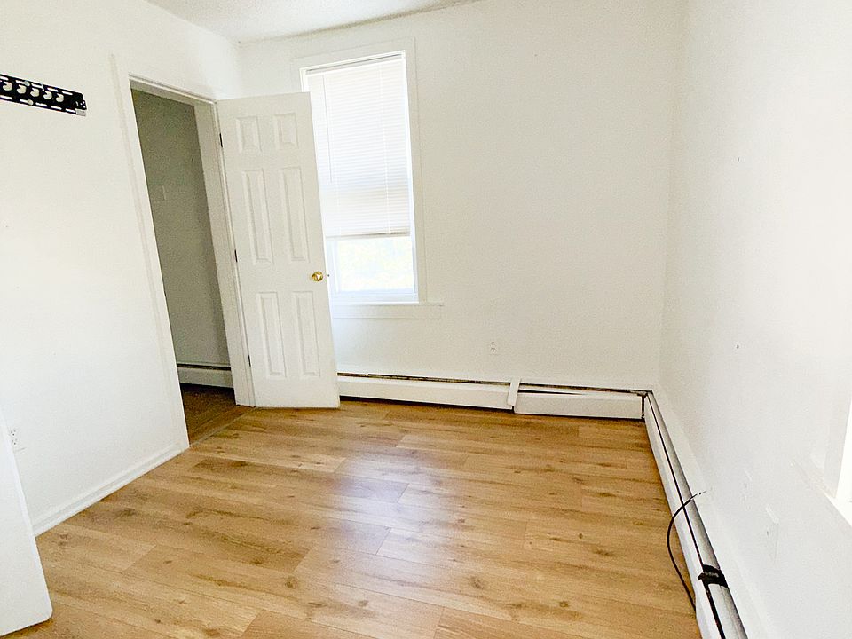 1st image of 117 Lamberton St #1
