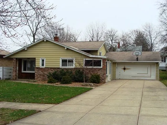 5311 Amherst Dr photo 1