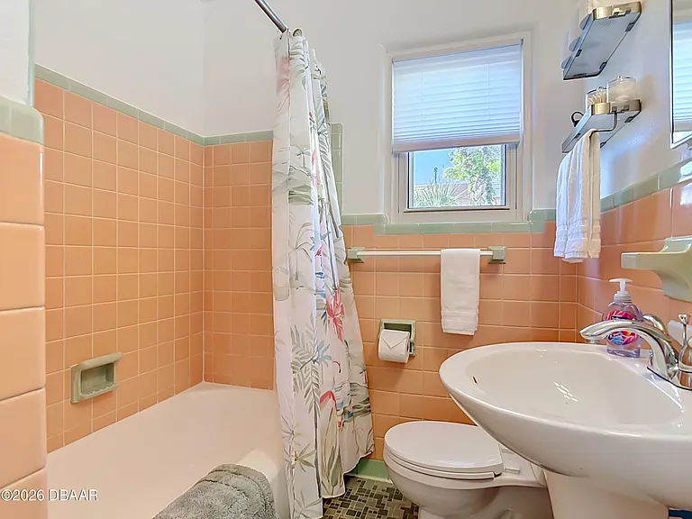 1621 N Oleander Ave — Photo 31