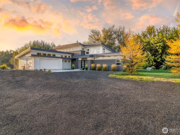 92 Doans Lane, College Place, WA 99324