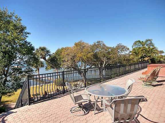 Pavered 2nd fl balcony