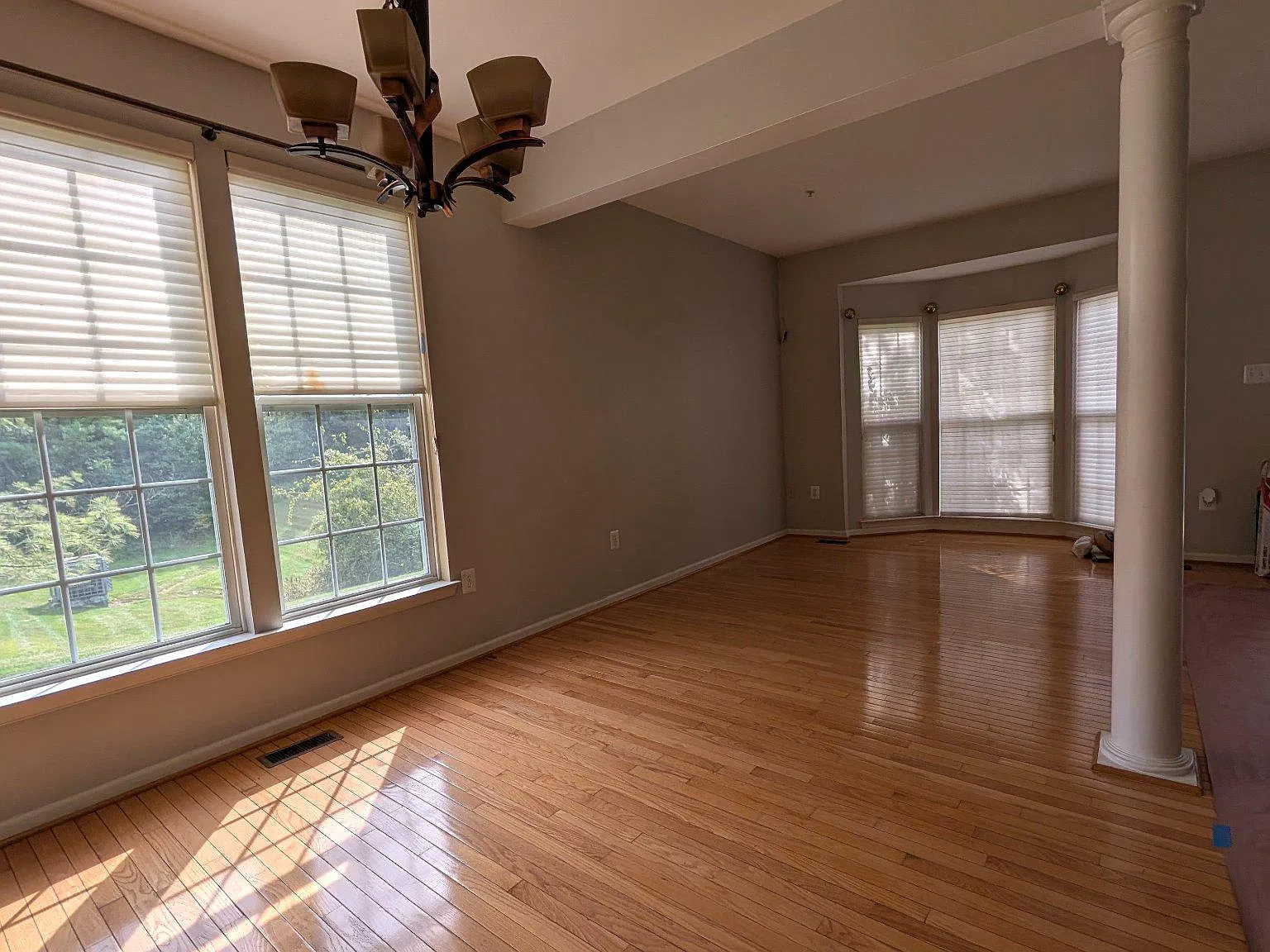 3 bed, 3.5 bath, 2400 sqft, $3,500 — Photo 4