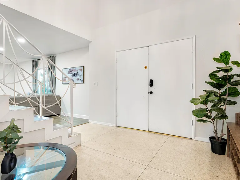 5400 Nagle Ave — Photo 18