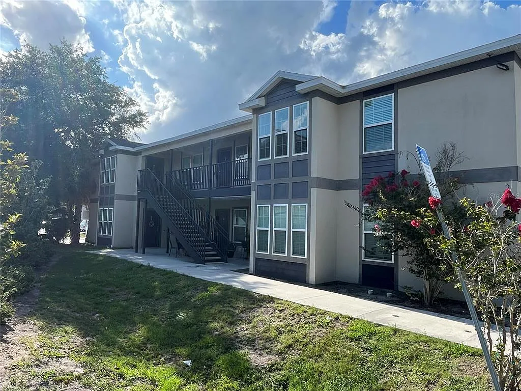 3 bed, 2.0 bath, 1080 sqft, $1,750 — Photo 1