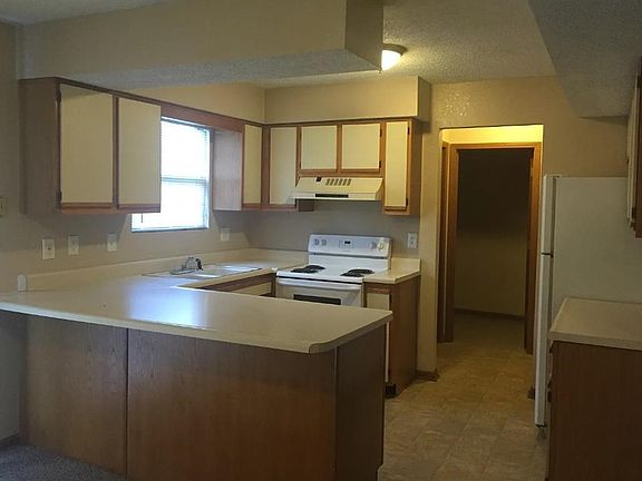 3rd image of 713-715 SW 36th St