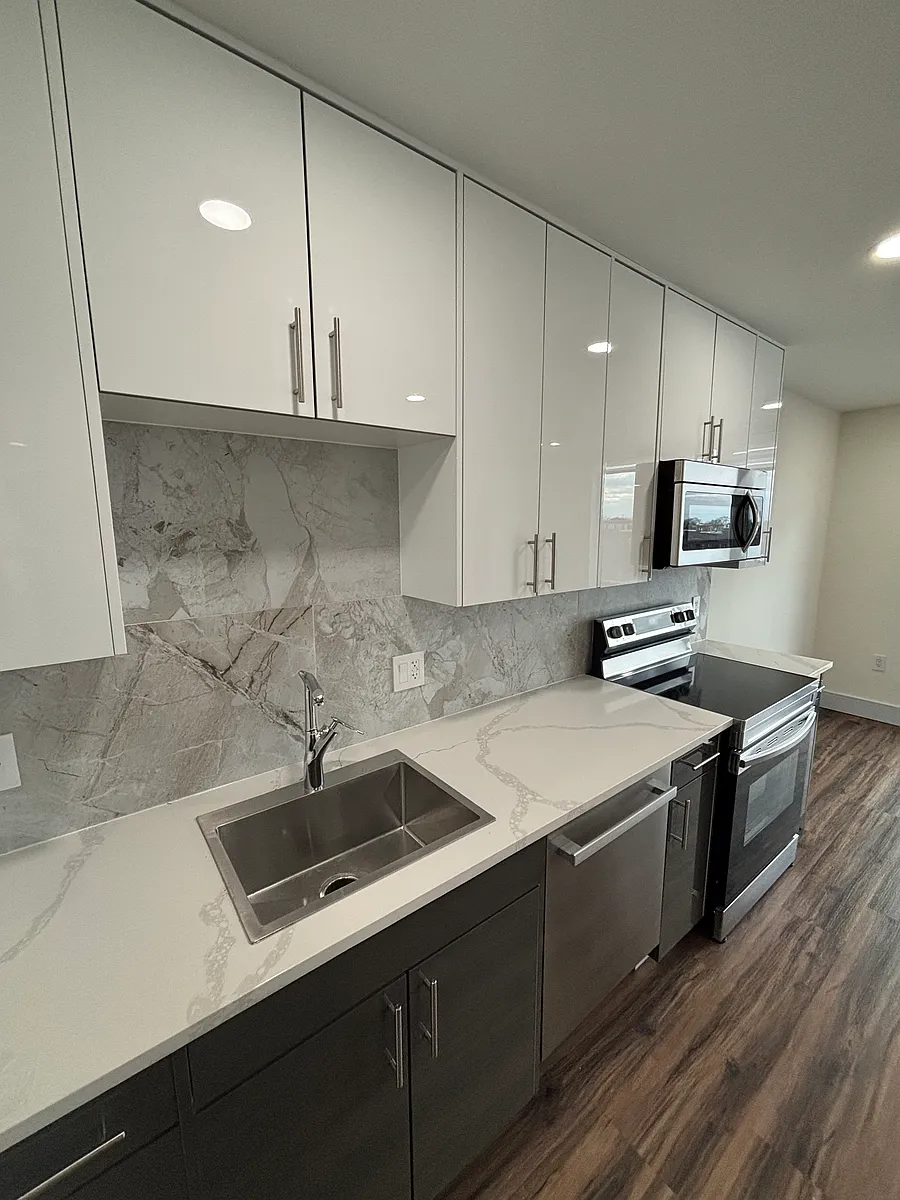 Building Photo - 4910 Spruce St #403