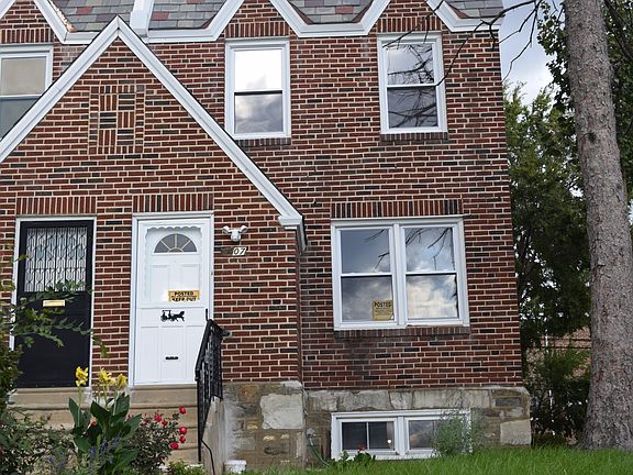 2nd image of 1107 Glenview St #Twin