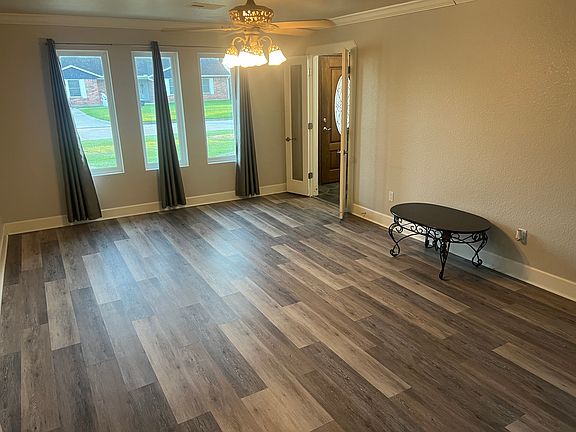 2nd image of 410 Wisteria St