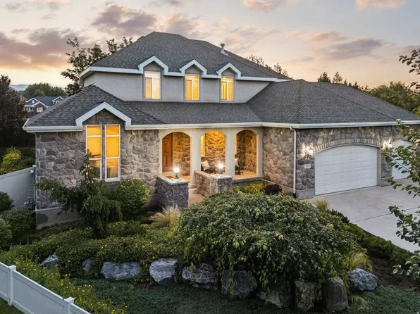 3113 W Uinta Pines Cir, South Jordan, UT 84095