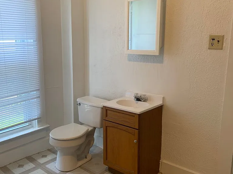 812 Walnut St — Photo 6