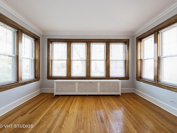 4th image of 5747 N Artesian Ave