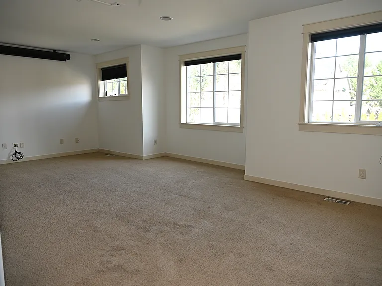 22327 SE 34th Pl — Photo 20