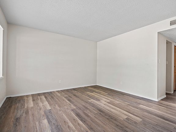 3rd image of 930 P St SW