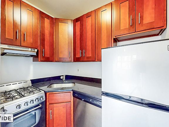 3rd image of 107 Saint Marks Pl APT 5
