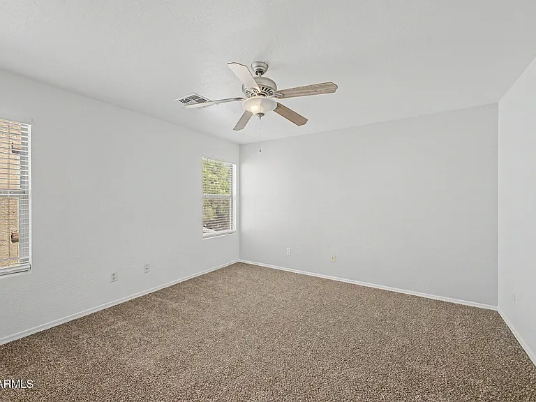 7027 W Lincoln St — Photo 14