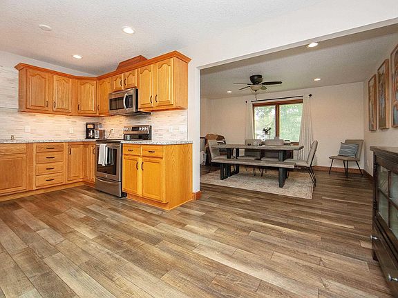 5th image of 4760 Edgebrook Dr
