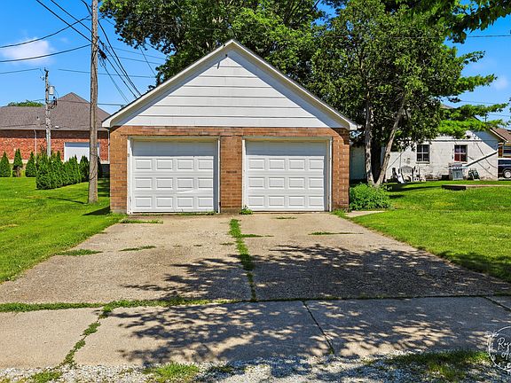 4th image of 531 Penfield St