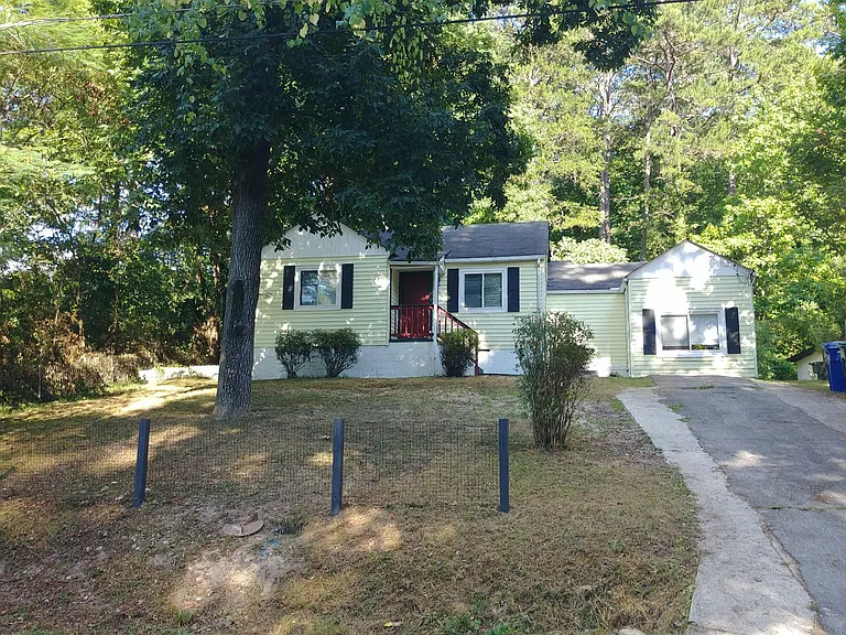 1538 Lillian Ln — Photo 15