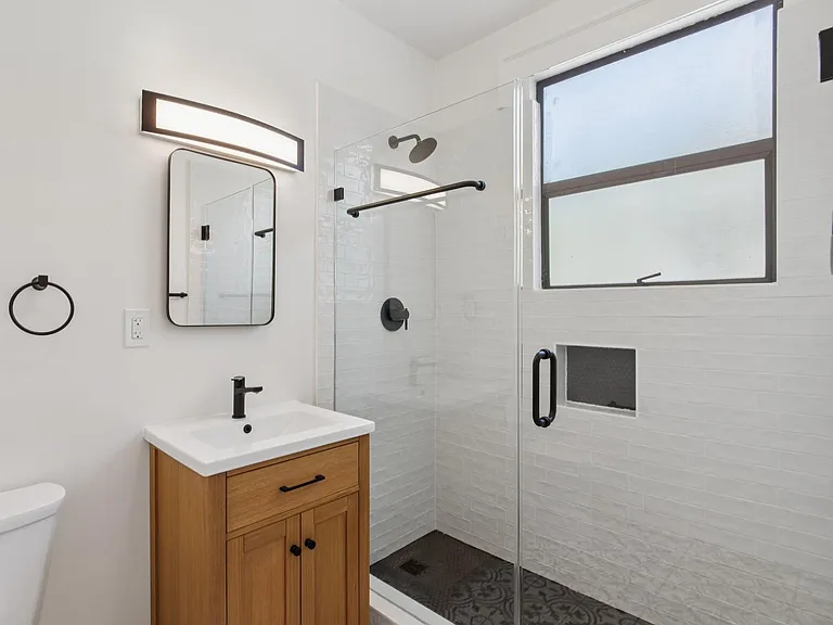 1370 Filbert St #1 — Photo 20