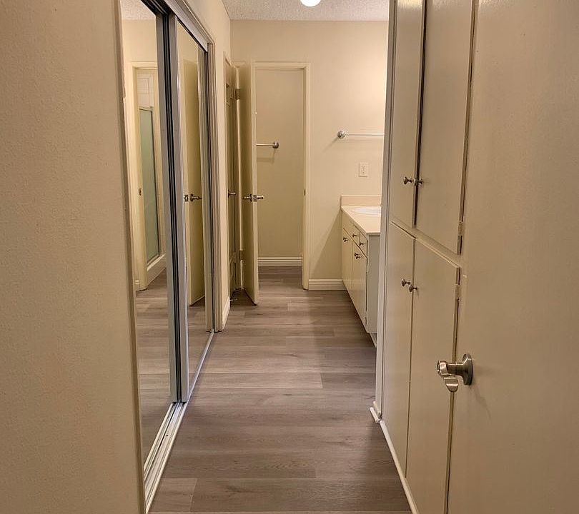 1st image of 2115 W Victoria Ave #22