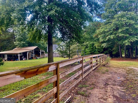 4th image of 290 Poplar Creek Rd