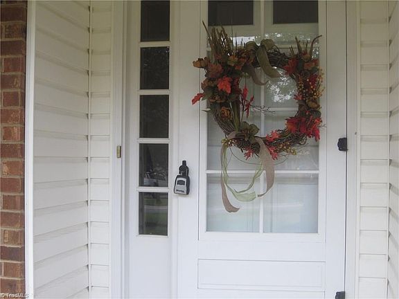3rd image of 4501 Bromley Dr