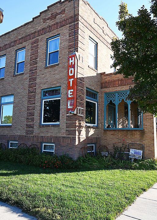 1st image of 101 E Pine St