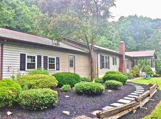 7426 Spring Rd, Seven Valleys, PA 17360