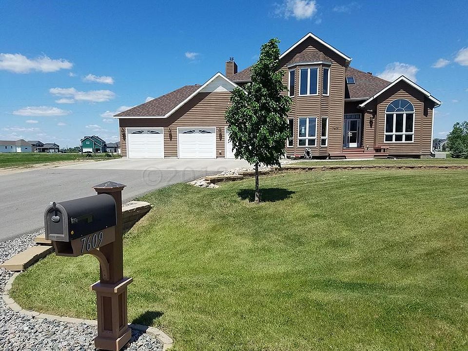 Front w-mailbox