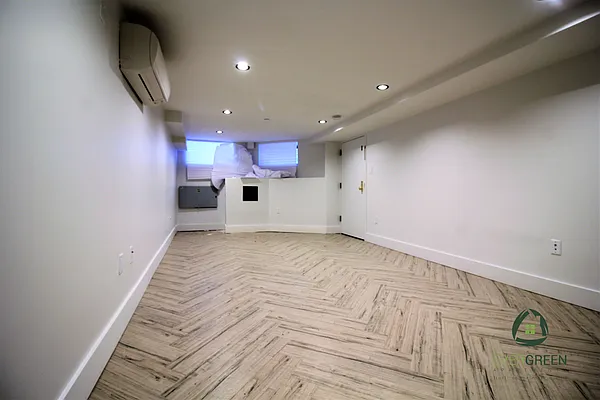 Rented by Evergreen Apartments BK | media 14