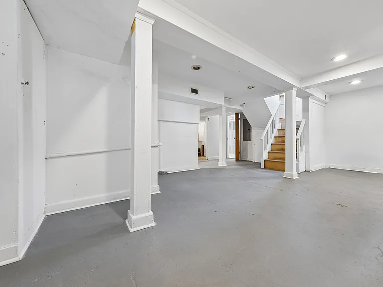 26 Lafayette Ave — Photo 4