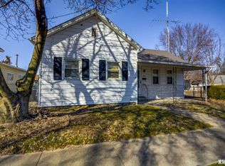 105 E North St, Taylorville, IL 62568