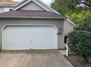 2096 Hidden Hollow Ln, Akron, OH 44313