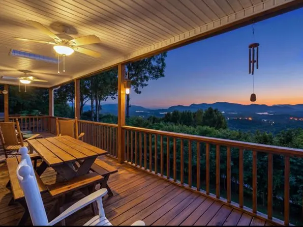 194 Lakeview Dr, Hayesville, NC 28904