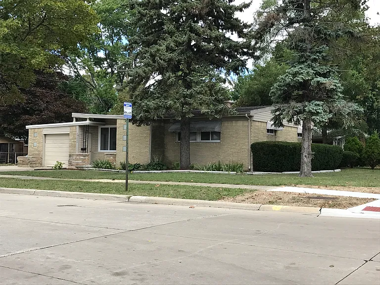24000 Beverly St — Photo 14