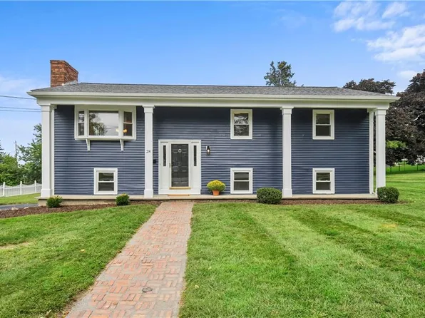 28 Williamson St, Tiverton, RI 02878