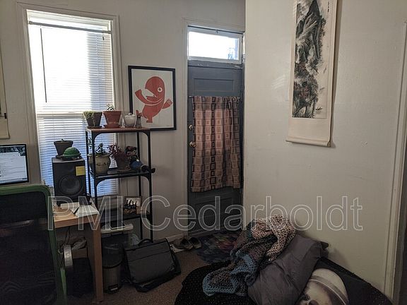 3rd image of 182 W Cedar Ave