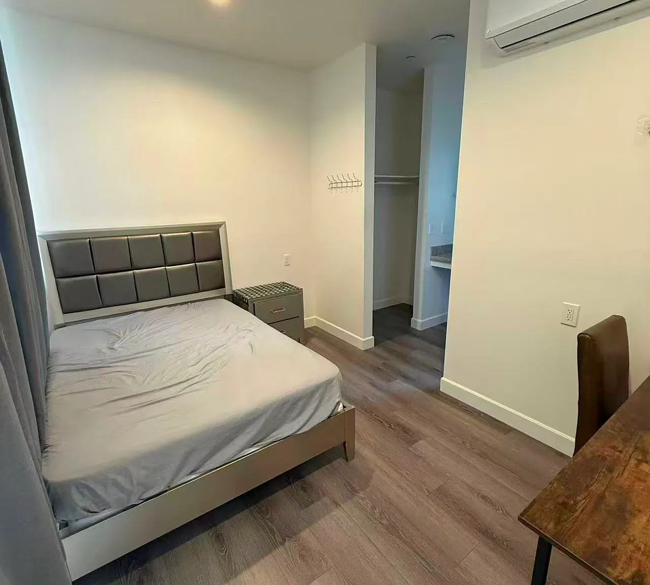 4 bed, 1100 sqft, $1,100 — Photo 2