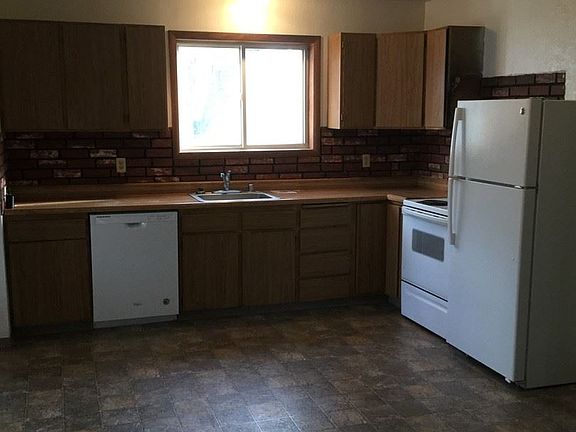 4th image of 411 Logan St