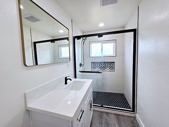 4th image of 241 La Paloma #C