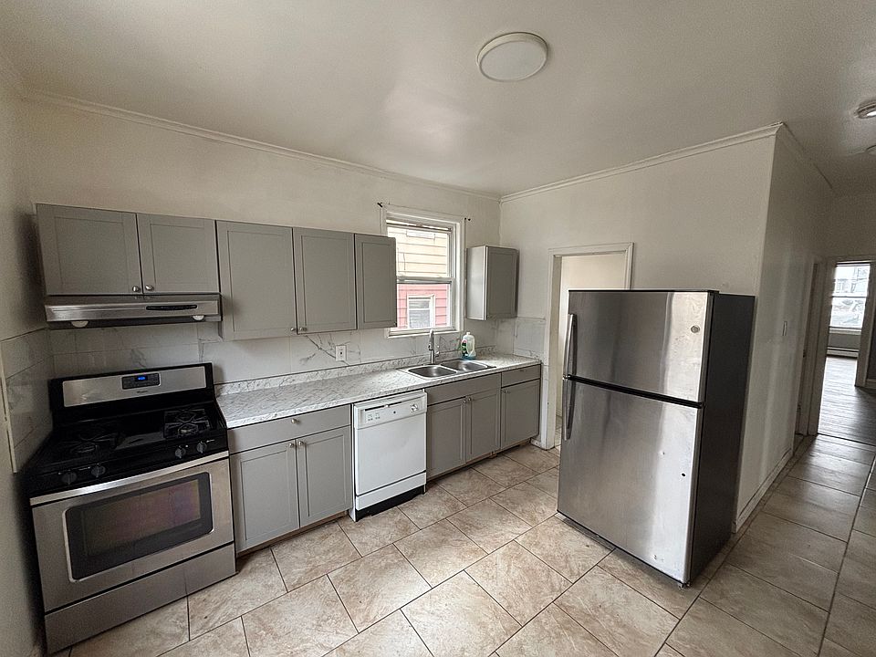 1st image of 221 Conklin Ave #1