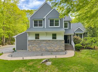 4 Lonicera Ct, Old Lyme, CT 06371