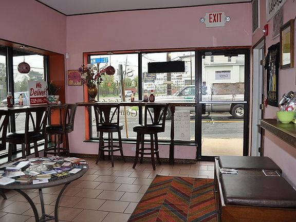 5th image of 453 Somerset St