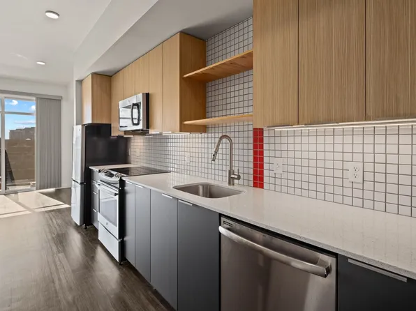 101 Broadway, Live Here, Go Anywhere, Currently offering first month free, 840 E Denny Way #603, Seattle, WA 98122