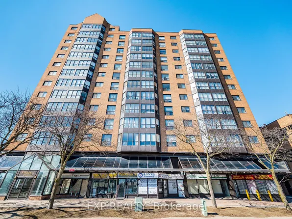 25 Agnes St #907, Mississauga, ON L5B 3X7