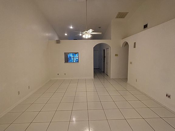 3rd image of 1012 SE 12th Ter