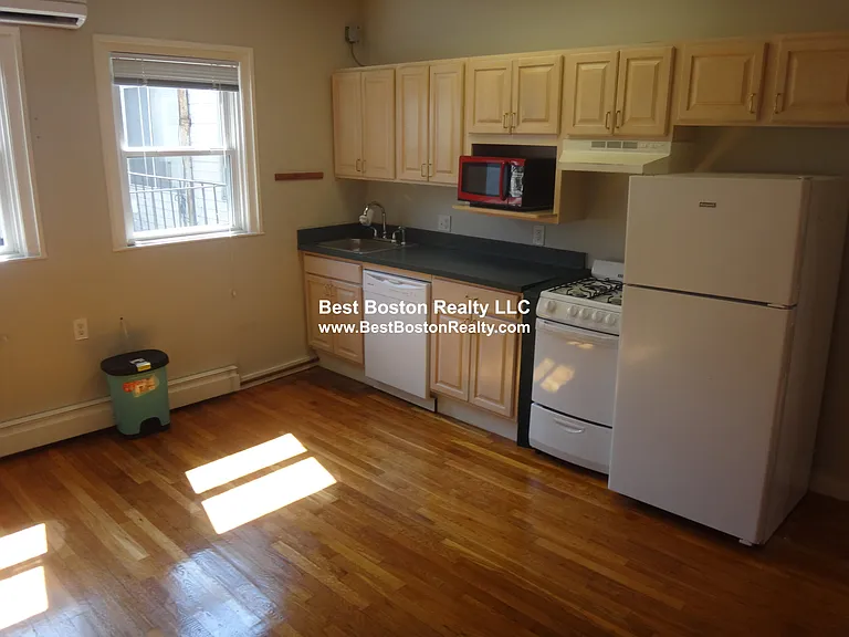20 John F Kennedy St #7 — Photo 2