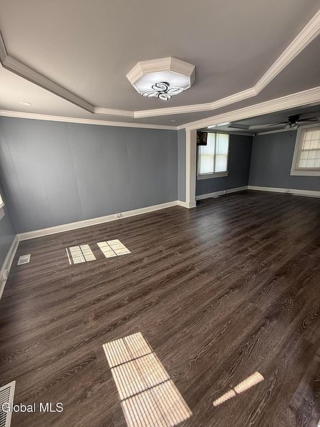 4th image of 486 W Park Place