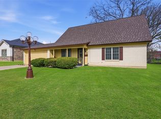 6805 Wagonet Rd, Forest Hill, TX 76140